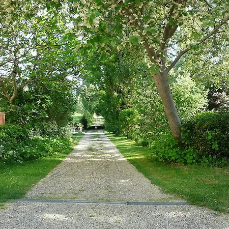 Clos Des Saveurs Bed & Breakfast *